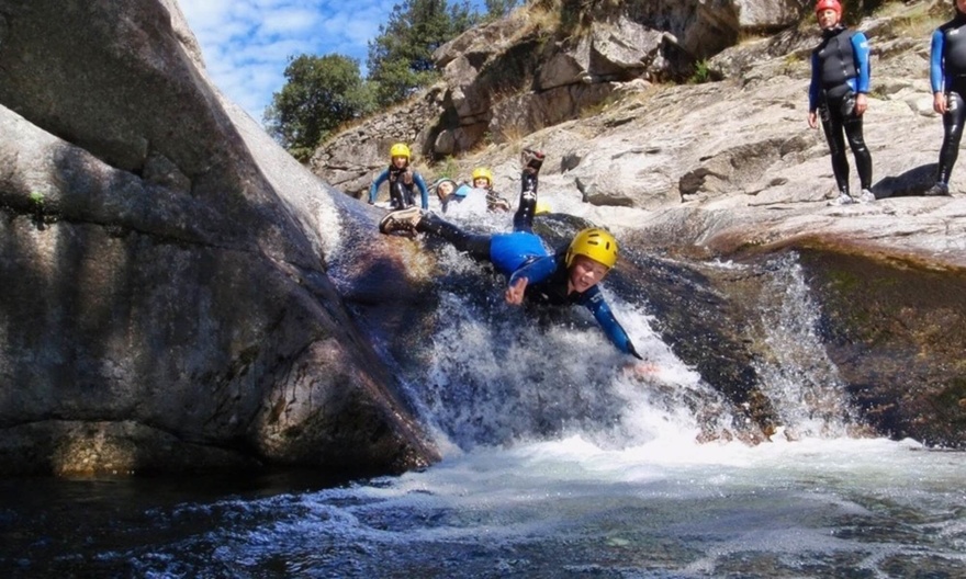 canyon-famille-ardeche-sport-extreme-aventure-en-riviere-sud-france