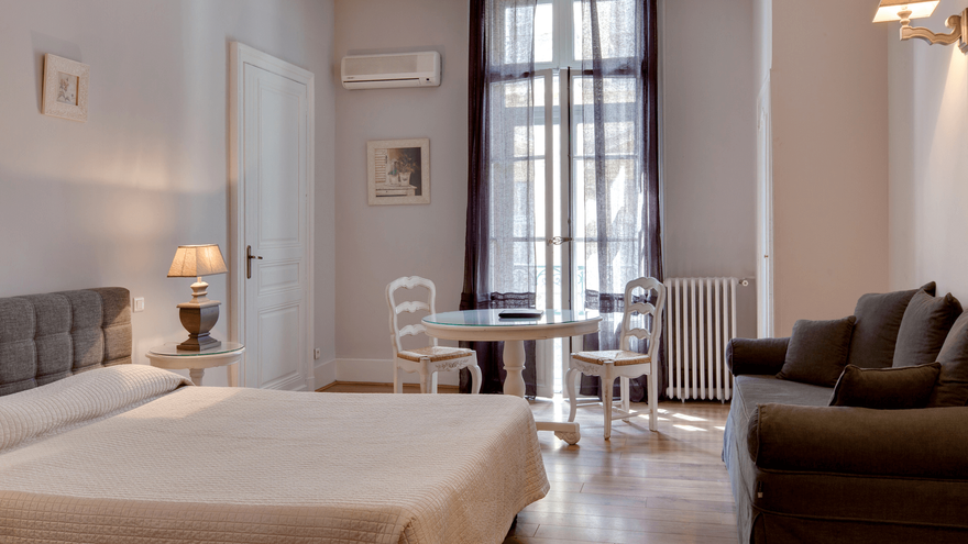 hotel-trois-etoiles-chambres-confortable-charme-sete-cote-mediterranee-occitanie-vacances-velo
