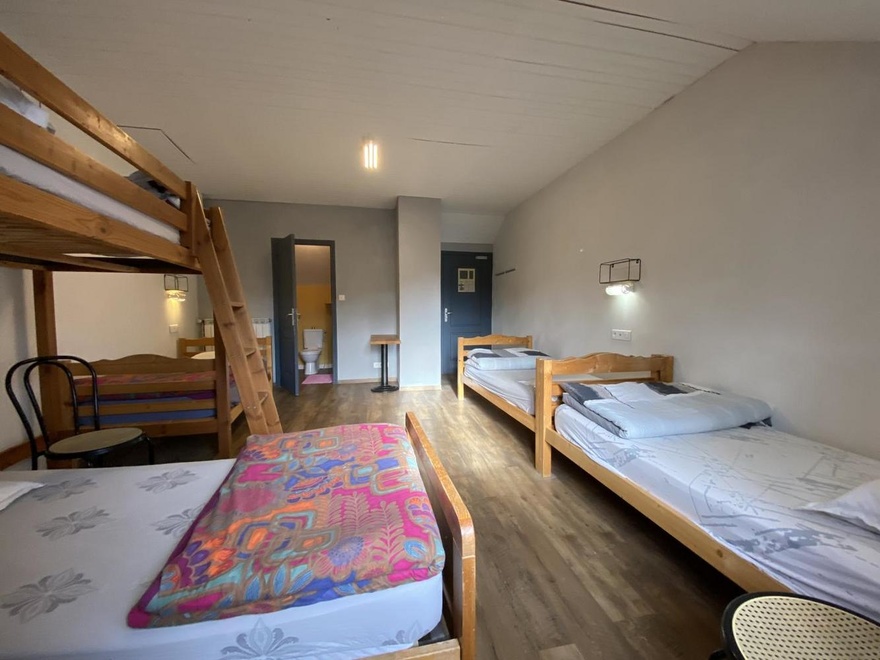 guesthouse-hostel-lodge-half-board-religious