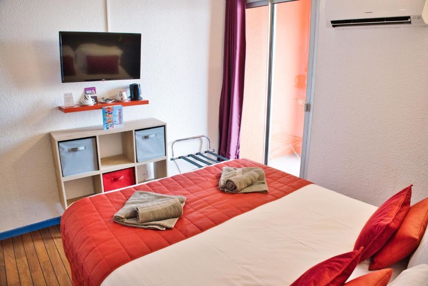 vin-chambre-room-hotel-hebergement-carcasonne-restauration-leucate-rando-velo