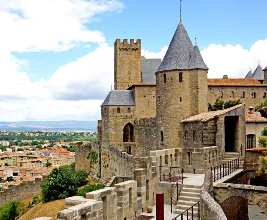 carcassonne-cite-medieval-velo-occitanie-france-visite