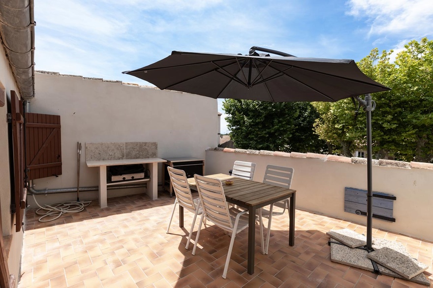 hébergement-gamme-confort-capestang-terrasse-exterieure