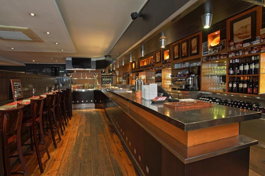 voyage-velo-hebergement-hotel-vin-restaurant- bar- room-chambre-accueil