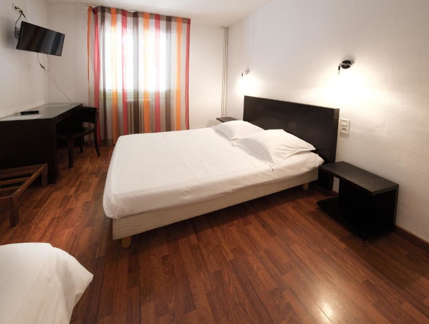 vin-chambre-room-hotel-hebergement-castelnaudary-restauration-velo