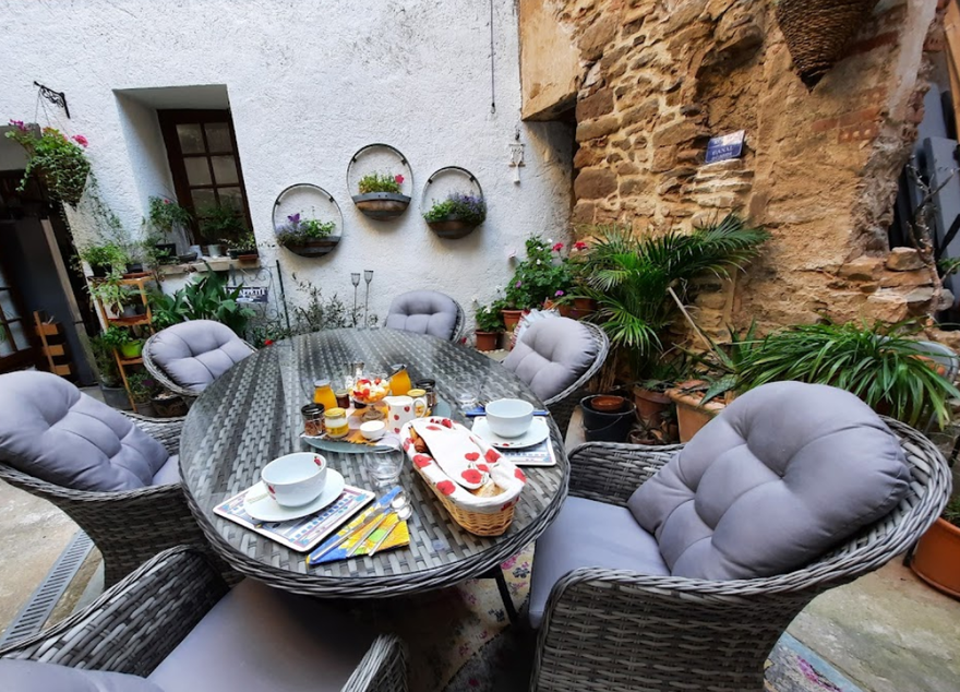 hebergement-partenaire-a-homps-maison-d-hotes-terrasse