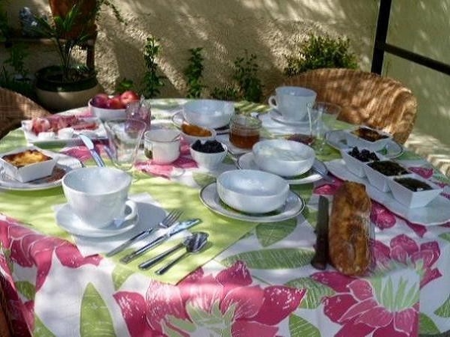 voyage-velo-hebergement-hotel-vin-restaurant- bar- room-chambre-accueil