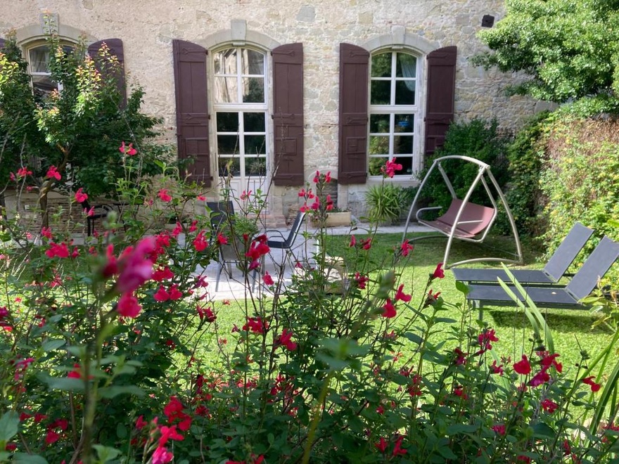 travel-bike-ride-france-tour-trip-luxury-hotel
