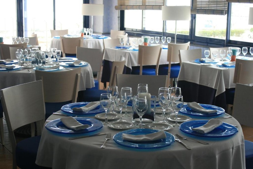 bar-restaurant-cadaques-gamme-essentiel-chambres-d-hotes-collioure-portdelaselva-a-velo-nature-mer