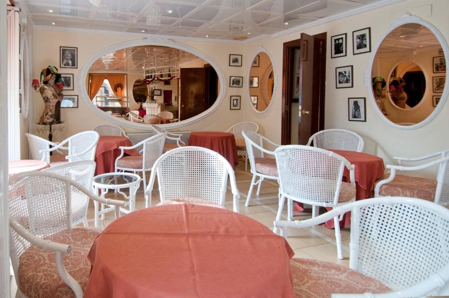 bar-restaurant-restaurant-gamme-essentiel-chambres-d-hotes-canal-de-la-garonne-a-velo-nature-catalogne