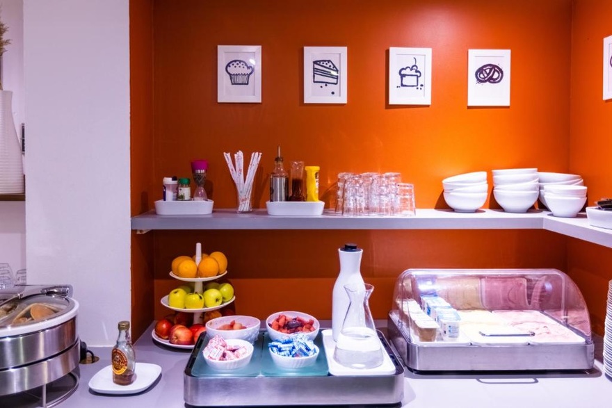 bar-restaurant-collioure-gamme-essentiel-chambres-d-hotes-canal-de-la-garonne-a-velo-nature-occitane