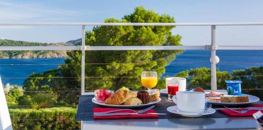 biking-tour-travel-visit-france-accomodation