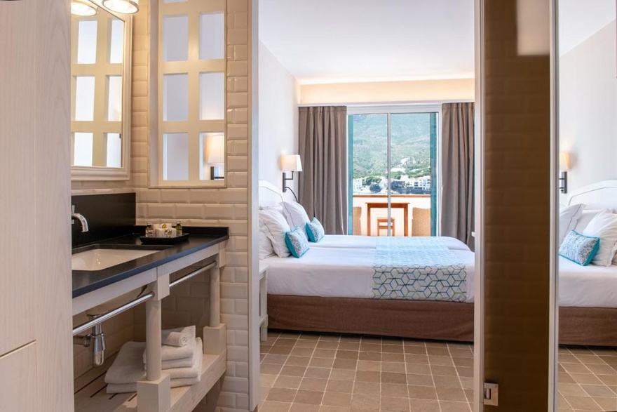 electric bike trip on the Mediterranean between France and Spain