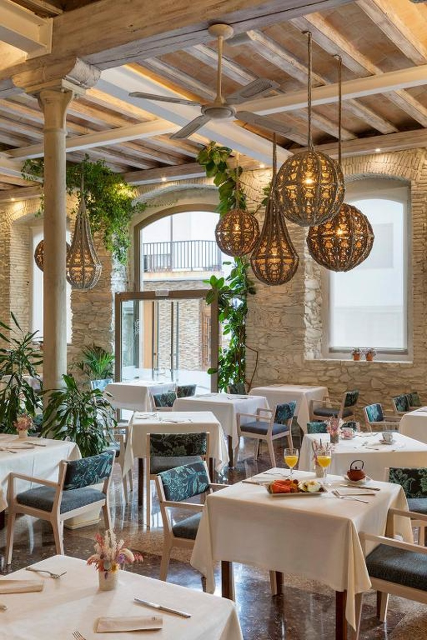 bar-restaurant-cadaques-gamme-privilege-chambres-d-hotes-canal-de-la-garonne-a-velo-nature-occitane