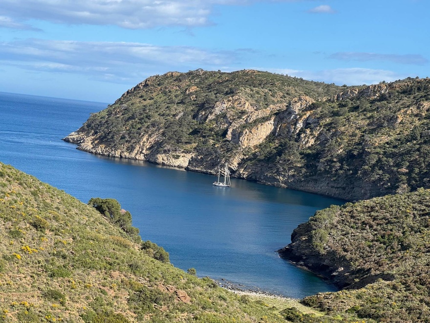 Eco-responsible gravel journey from Vermeille coast to Costa Brava