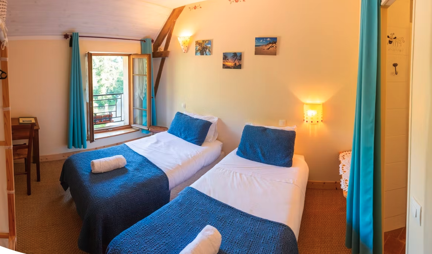 conques-chemin-de-compostelle-velo-chambre-twin-hotel-restaurant-velo