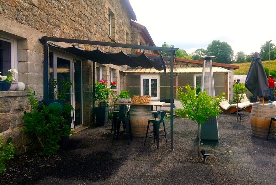 Terrasse - Gamme Privilège terrasse-exterieur-privilege-hebergement-hotel-gite-restauration-rando