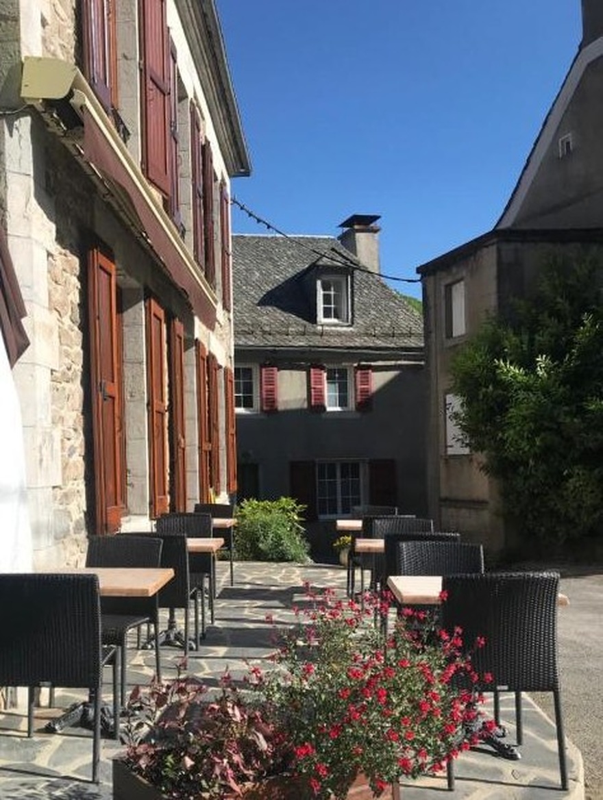 hotel-confort-rando-hebergement-terroir-restauration-hote-accueil