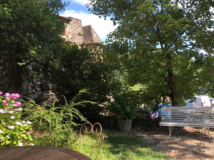 hotel-hebergement-randonnee-libre-nature-liberte-voyage-aventure-restauration-repas--voyage