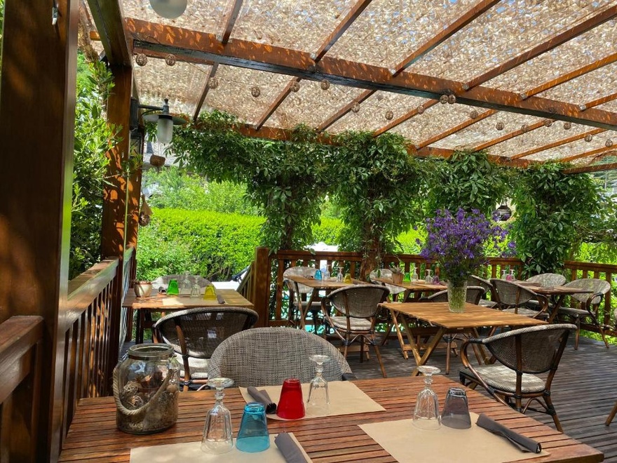 hebergement-trek-randonnee-chemin-compostelle-france-marche-hotel-