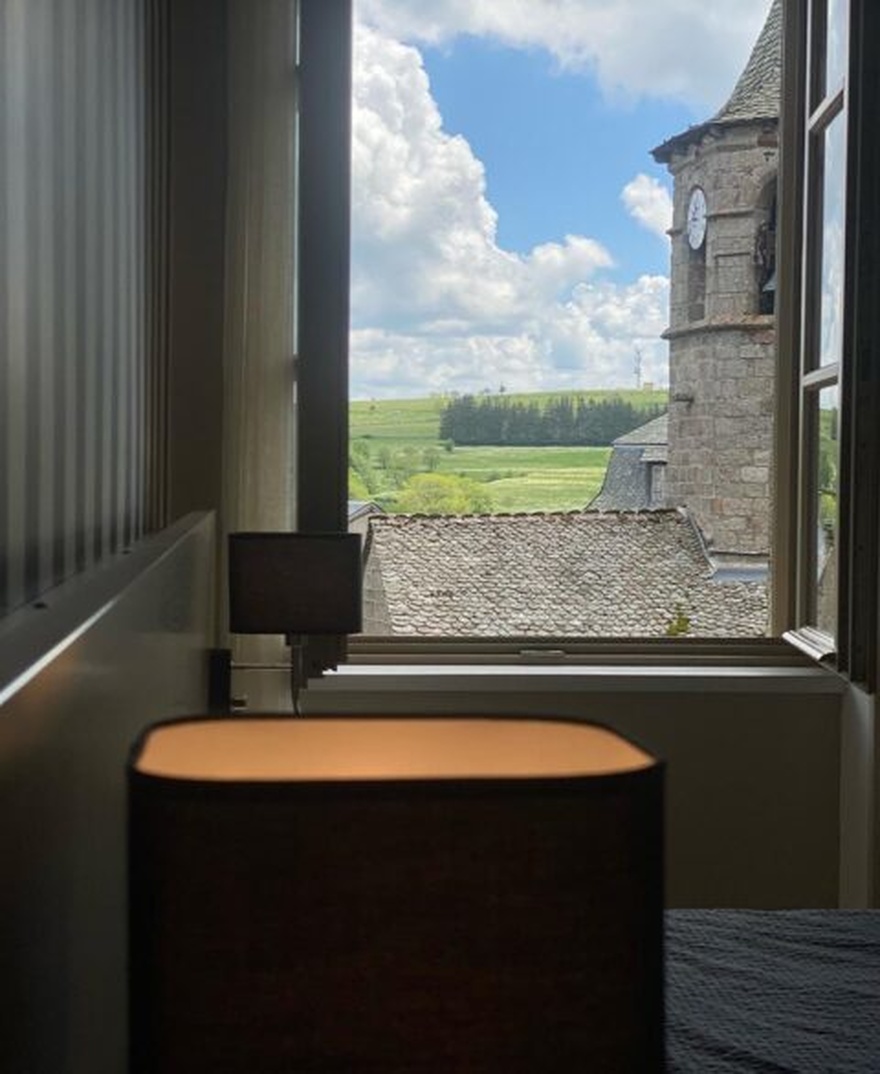 Vue-hotel-hebergement-compostelle-restauration-rando