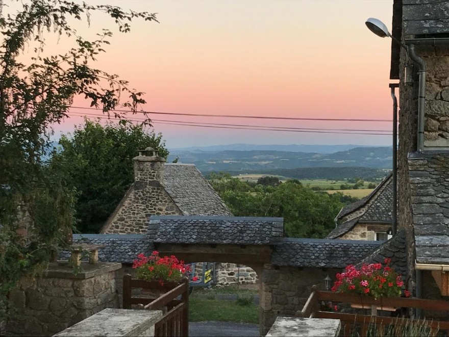 hebergement-hotel-voyage-rando-nature-village-local-tradition