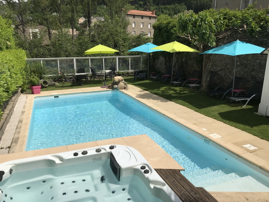 séjour de randonnée dans les cévennes en groupe avec un hôtel confortable en occitanie