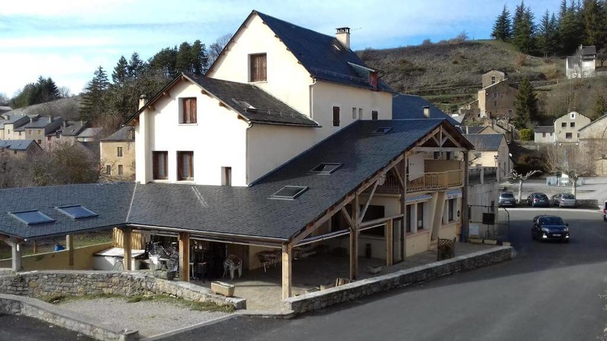 séjour de randonnée en famille avec un âne dans les cévennes