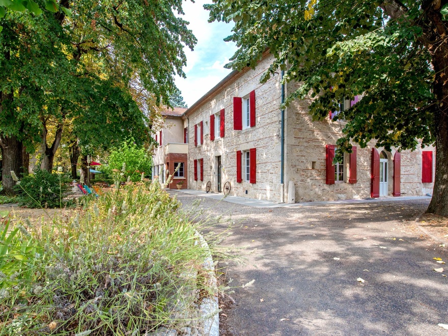 hotel-bike-comfort-range-room-canal-de-la-garonne-occitan-nature
