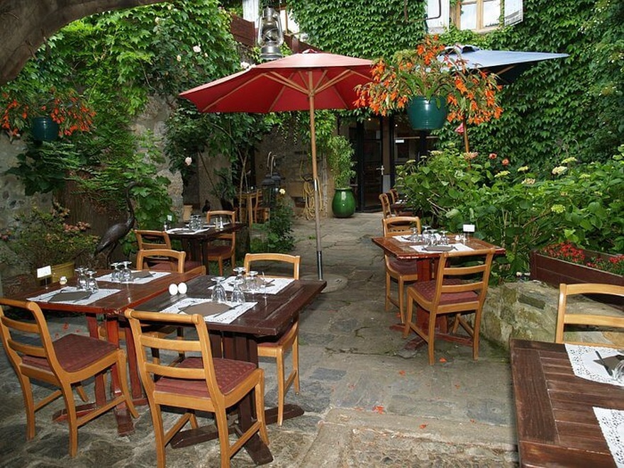 les-tables-de-la-fontaine-gite-terrasse-stevenson-randonnée