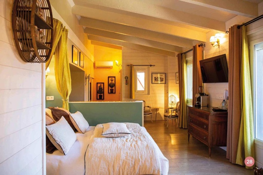 voyage-hebergement-restauration-hotel-room-collioure