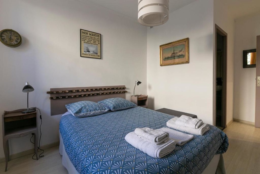 voyage-sete-hebergement-restauration-hotel-room-montpellier