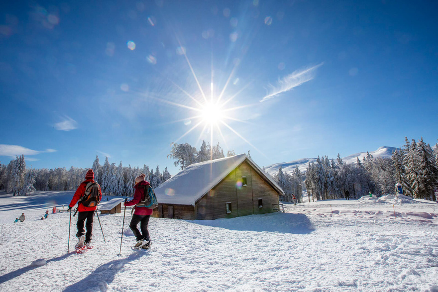 séjour-multi-activités-vercors-hiver-trappeur-traineau-neige-ski-enfant-montagne-igloo-groupe-traineau-chalet