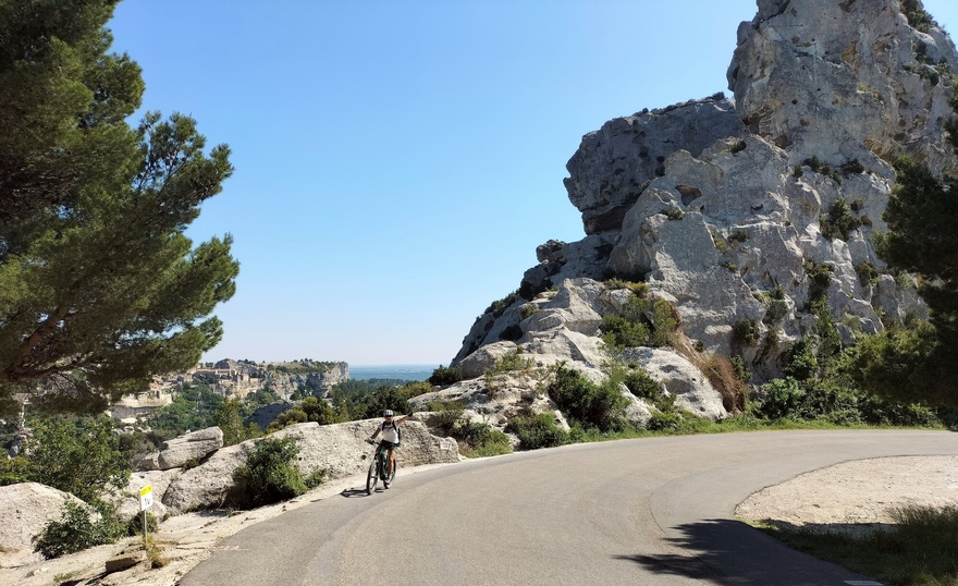 location-velo-formation-rocheuse-provence-camargue