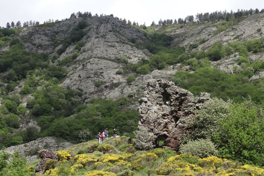 baignade-massif-caroux-haut-languedoc-france-nature-trek-pedestre-accompagne-mouflon-massif-guide