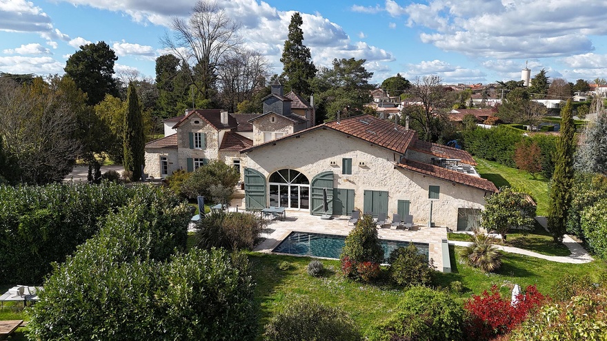 guest-rooms-pool-occitan-nature