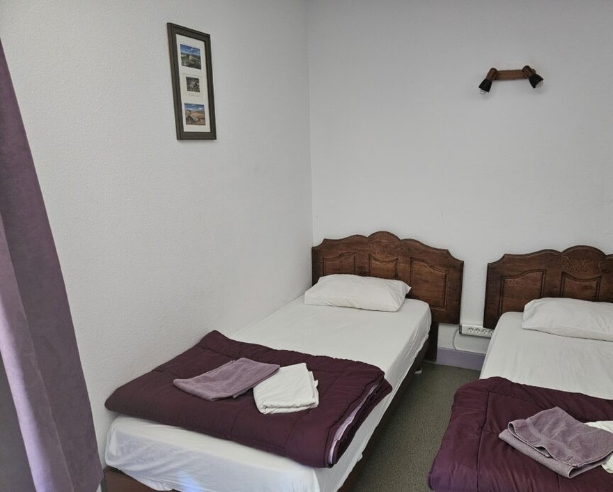 Chambre - Gamme Essentiel voyage-randonnee-hebergement-hotel-vin-restaurant- bar- room-chambre-accueil