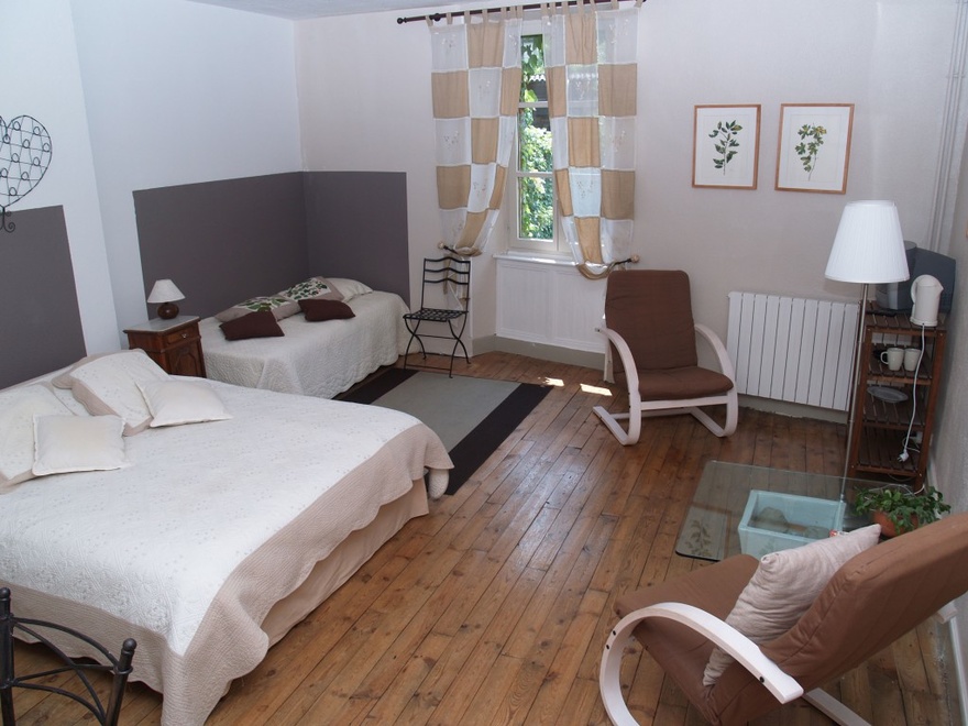 Chambre Double - Gamme Confort voyage-velo-hebergement-hotel-vin-restaurant- bar- room-chambre-accueil