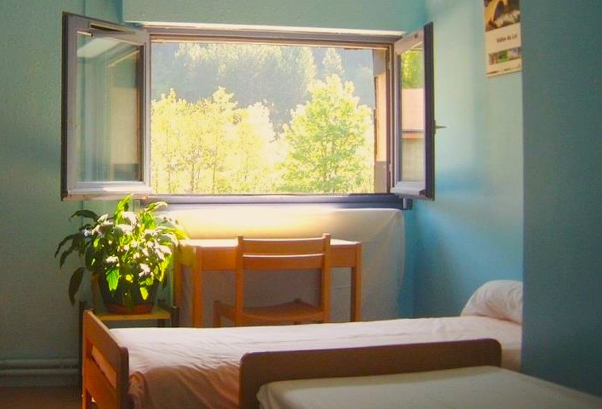 Chambre - Gamme Essentiel voyage-rando-hebergement-hotel-vin-restaurant-bar-cevennes- room-chambre-accueil