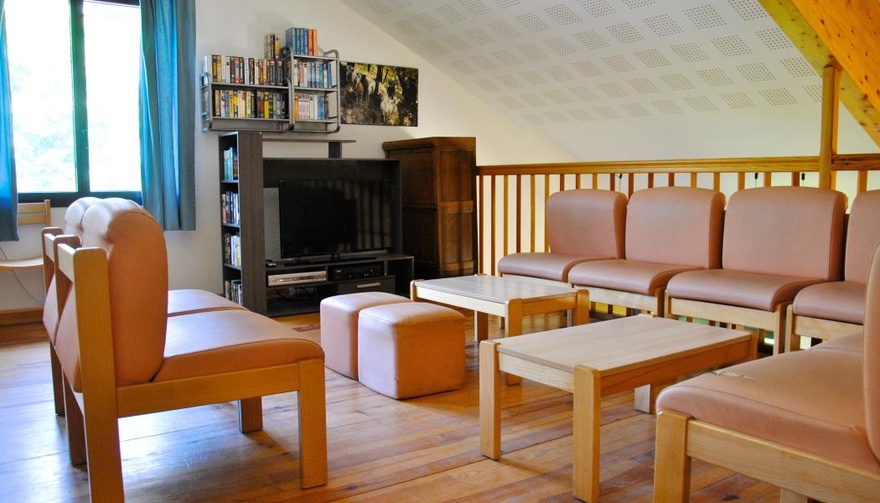 Coin détente - Gamme Essentiel voyage-hebergement-restauration-hotel-room-stevenson-cevennes