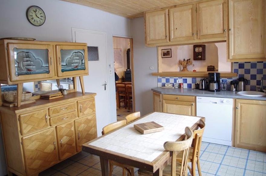 Cuisine - Gamme Essentiel voyage-velo-hebergement-hotel-vin-restaurant- bar- room-chambre-accueil