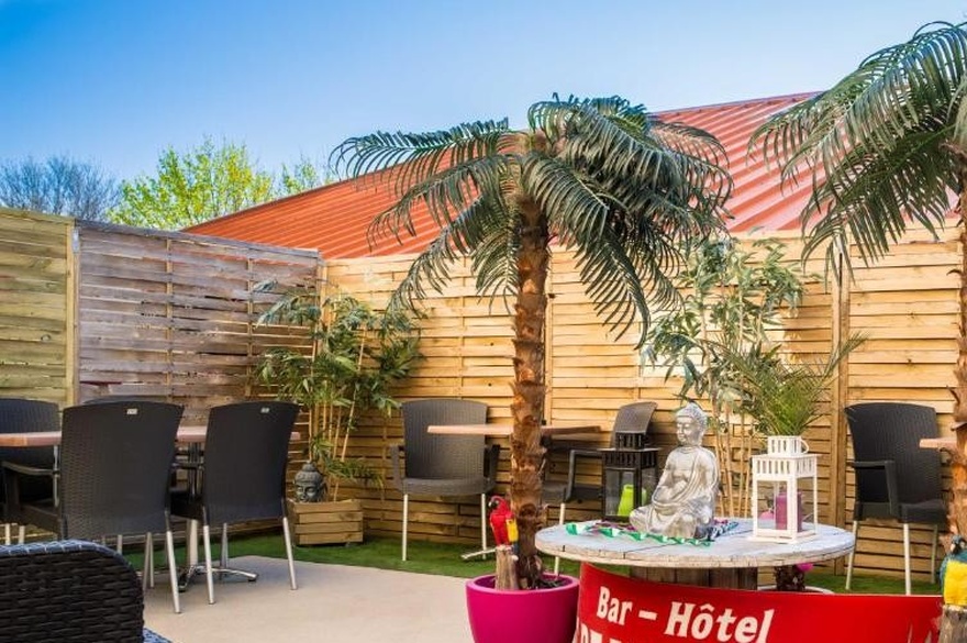 Hôtel** - Gamme Confort voyage-velo-hebergement-hotel-vin-restaurant- bar- room-chambre-accueil