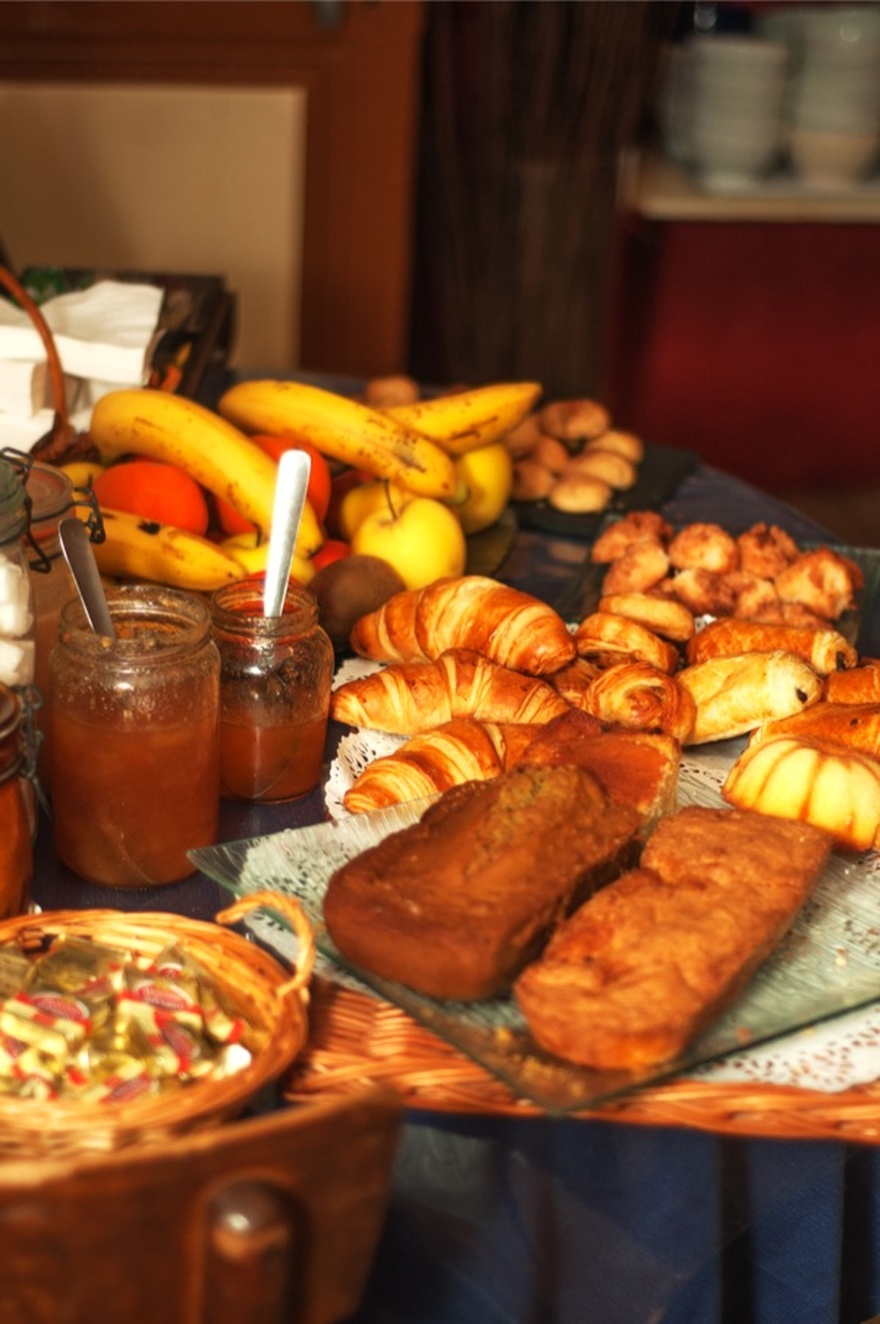 voyage-velo-hebergement-hotel-vin-restaurant- bar- room-chambre-accueil