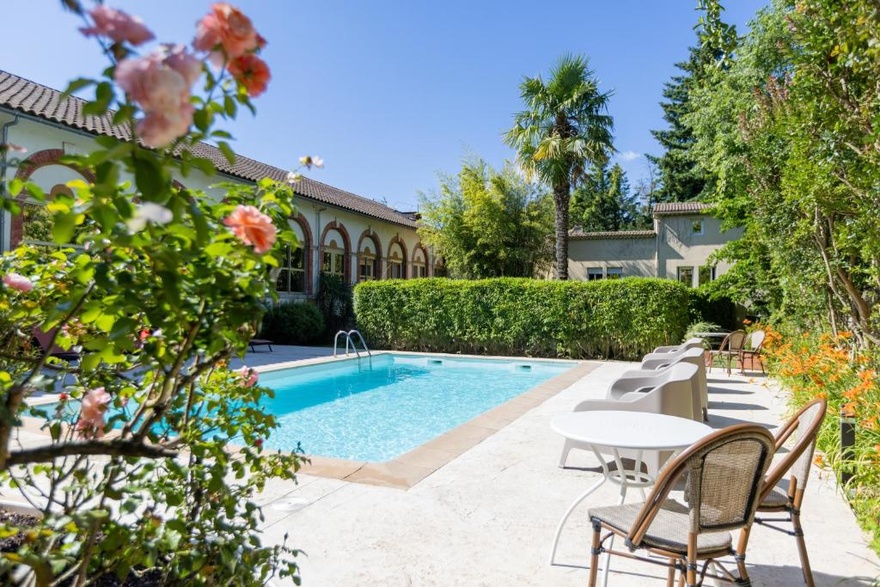 Piscine - Gamme Confort vin-chambre-room-hotel-hebergement-piscine-restauration-rando