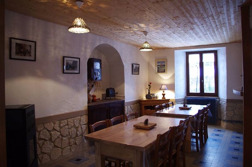 Gîte Salon- Gamme Confort vin-chambre-cevennes-room-hotel-hebergement-stevenson-restauration-rando