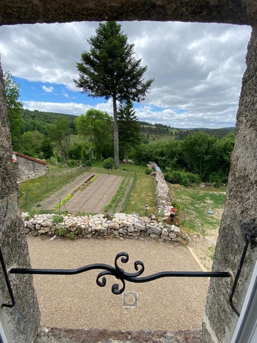 Vue Jardin - Gamme Essentiel voyage-velo-hebergement-hotel-vin-restaurant- bar- room-chambre-accueil