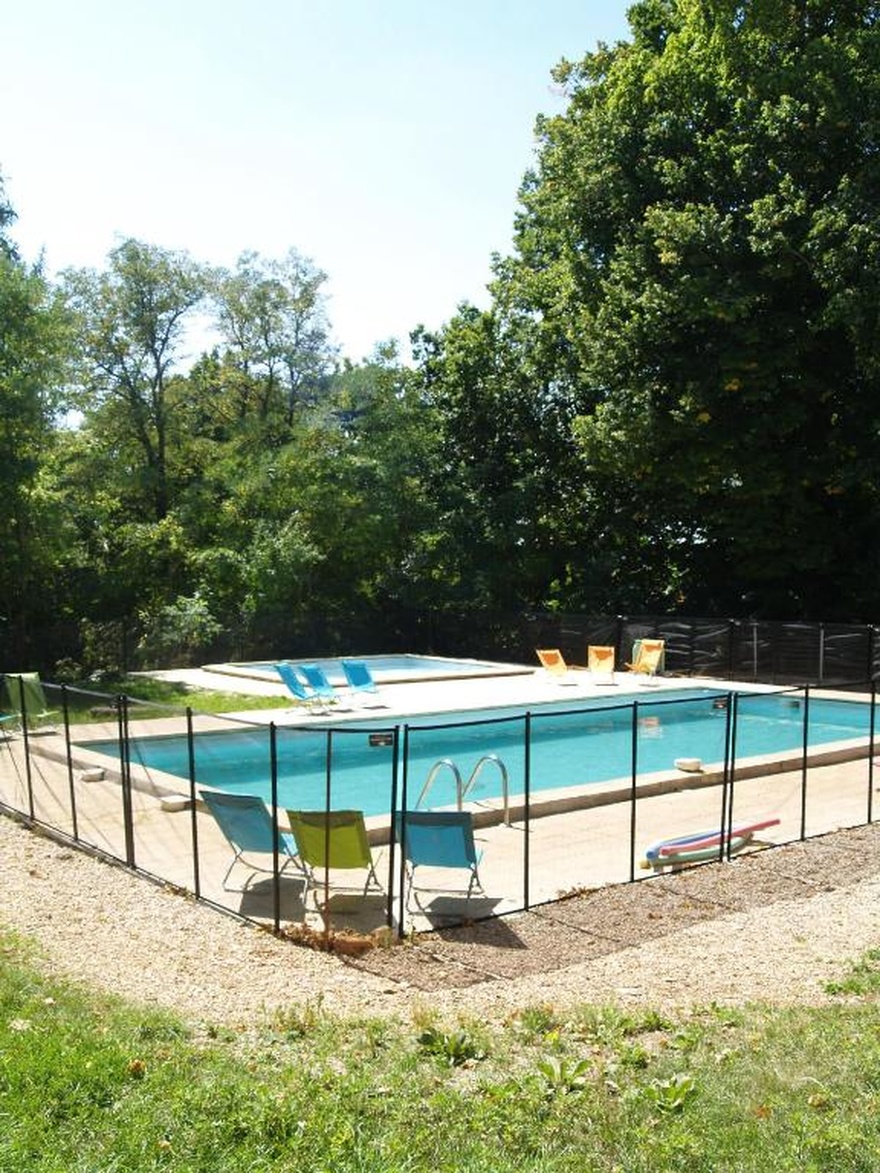 vin-chambre-room-hotel-hebergement-causses-restauration-rando-trek