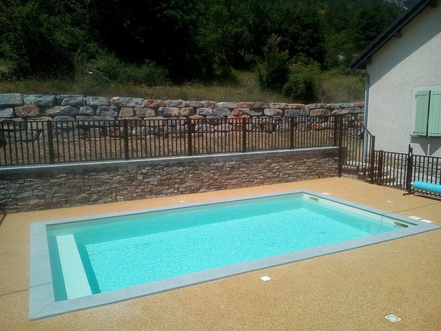 vin-chambre-room-hotel-hebergement-meyrueis-restauration-rando