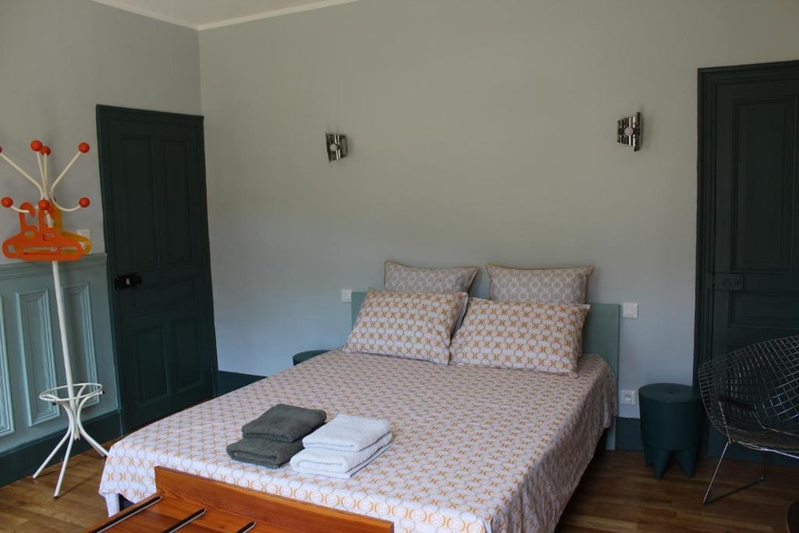 Chambre à Saint-Sauveur-De-Montagut Chambre room Arderche Saint-Sauveur-De-Montagut velo