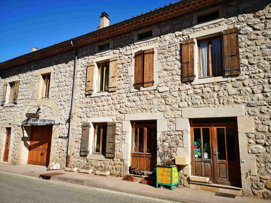 Maison d'hôte à Les Ollières-Sur-Eyrieux Homestay, Guesthouse, Chambre, hotel, Ollière-sur-Eyrieux, maison en pierre, maison, home