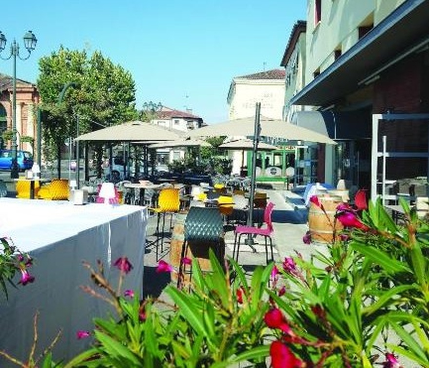 canal-garonne-accomodation-swimming-pool-france